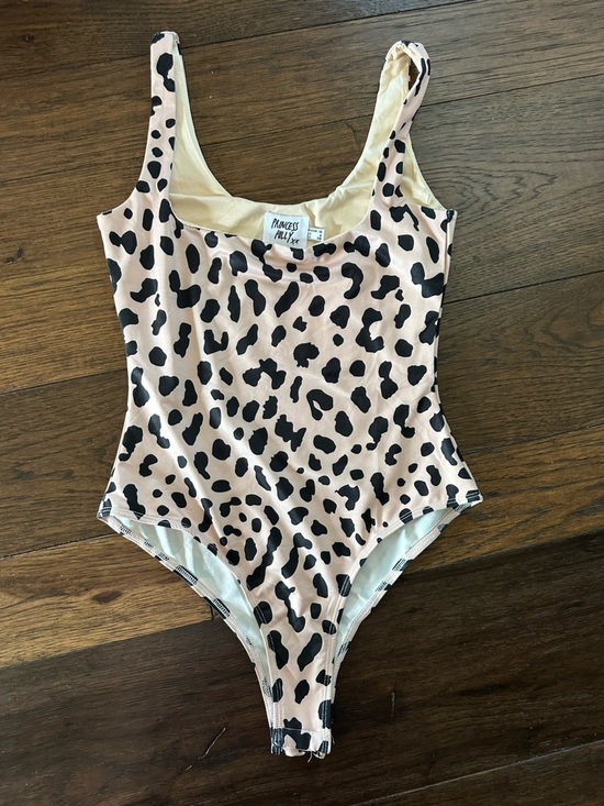 Princess Polly Tops - Princess Polly Women's Leopard Bodysuit- size 6